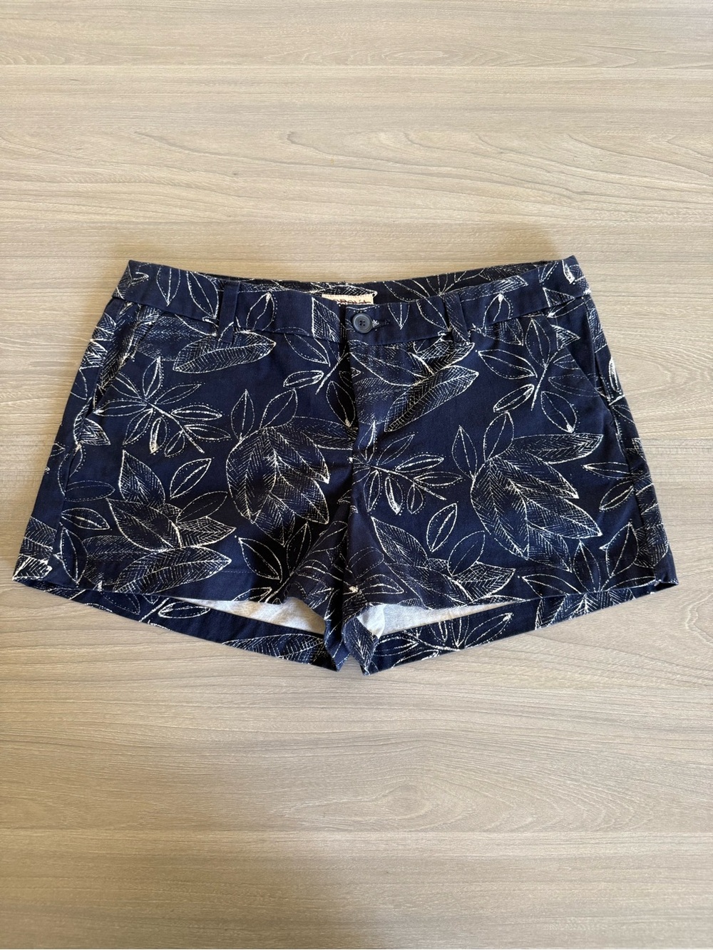 Merona Women’s Navy White Tropical Leaf Print Cotton Chino Shorts Size 4 NWOT
